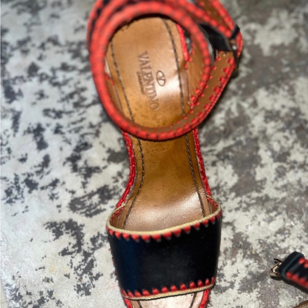 Gorgeous pair of designer Valentino  wedges size 38